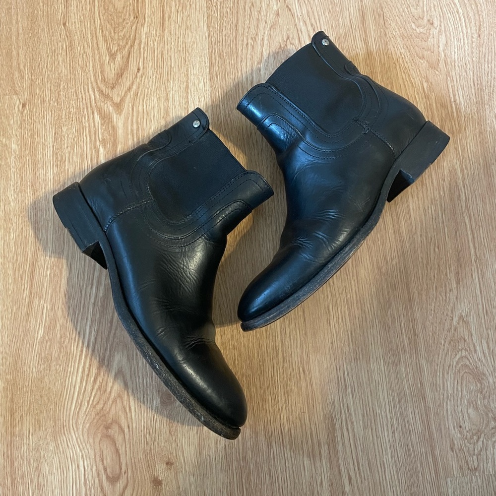 Frye Black Chelsea Boots Size 7